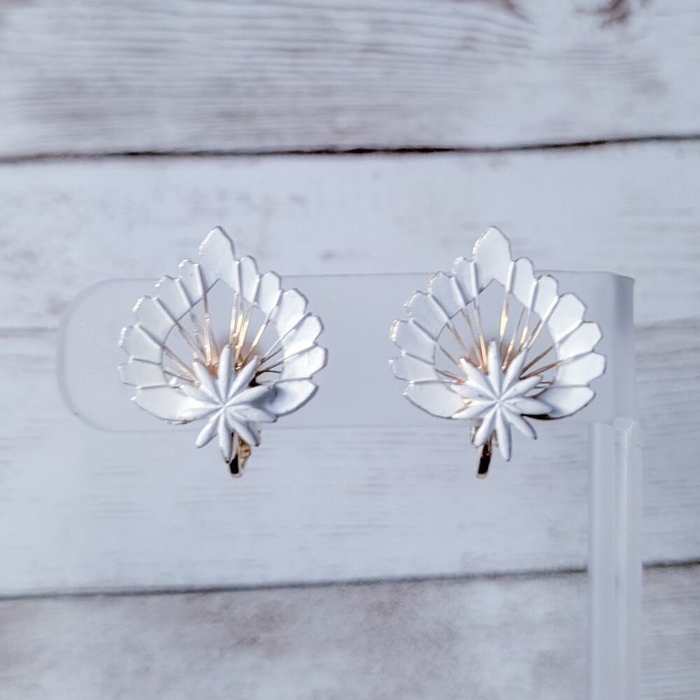 Vintage Clip On Earrings Unusual Design White 7/8"